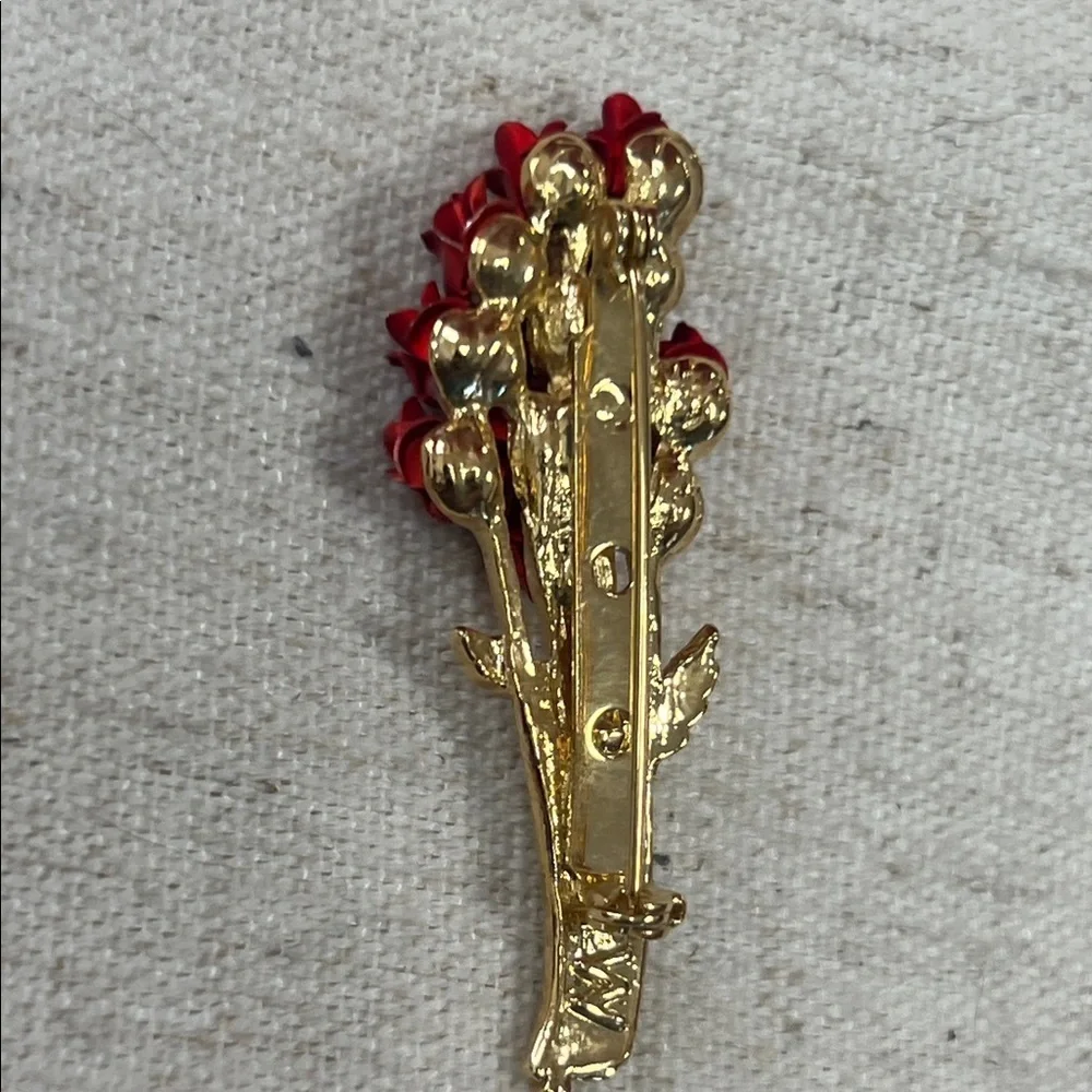 Elegant Red Rose Bouquet Brooch